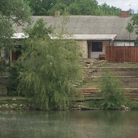 Эко Отель "Золотая Подкова" Sharhorod Exterior foto